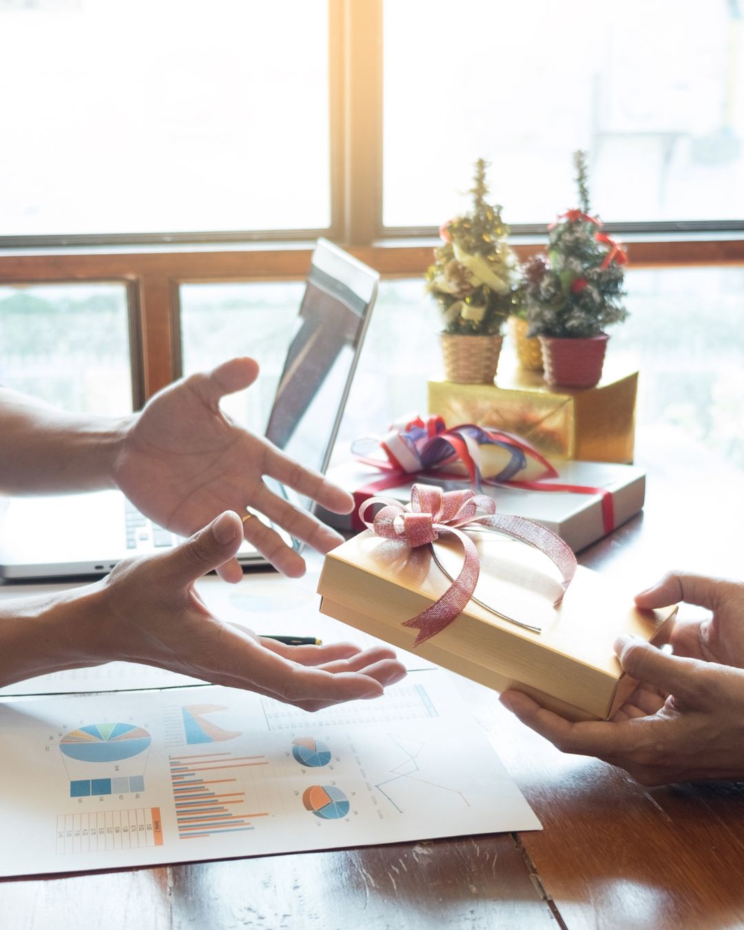 Top 10 Corporate Gifting Ideas for Clients in 2025